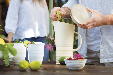 Carafe Guzzini Tierra blanche en bouteilles d'eau recyclées - Capacité 1,8L
