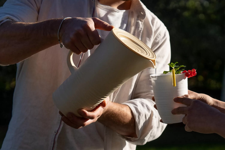 Carafe Guzzini Tierra blanche en bouteilles d'eau recyclées - Capacité 1,8L