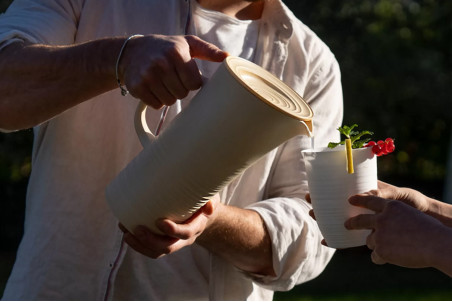 Carafe Guzzini Tierra blanche en bouteilles d'eau recyclées - Capacité 1,8L