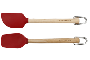 Duo de spatules Kitchen Aid écologique en bois de bouleau et silicone rouge