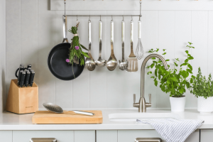 Spatule coudée ajourée en acier inoxydable Kitchen Aid - Compatible lave-vaisselle 2
