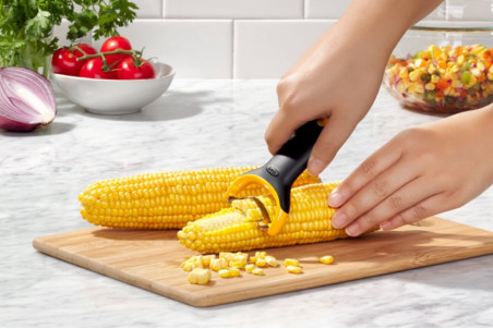 Éplucheur de maïs OXO PREP lame crantée et manche synthétique