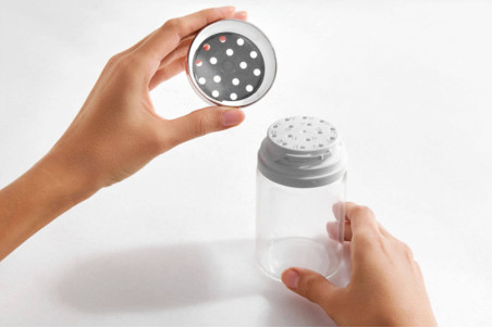 Saupoudreur OXO en inox et verre - 70ml