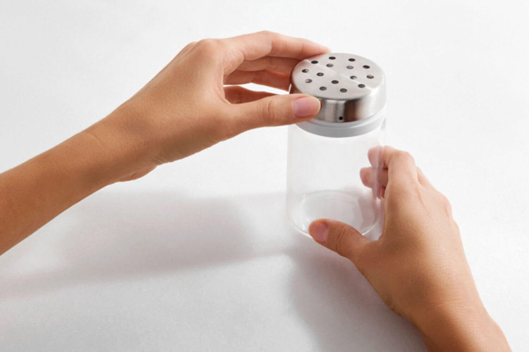 Saupoudreur OXO en inox et verre - 70ml