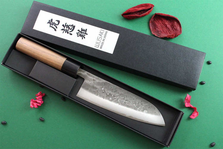 Couteau santoku japonais traditionnel Wusaki Nakata BS2 manche en noyer - Lame San Mai 16,5cm