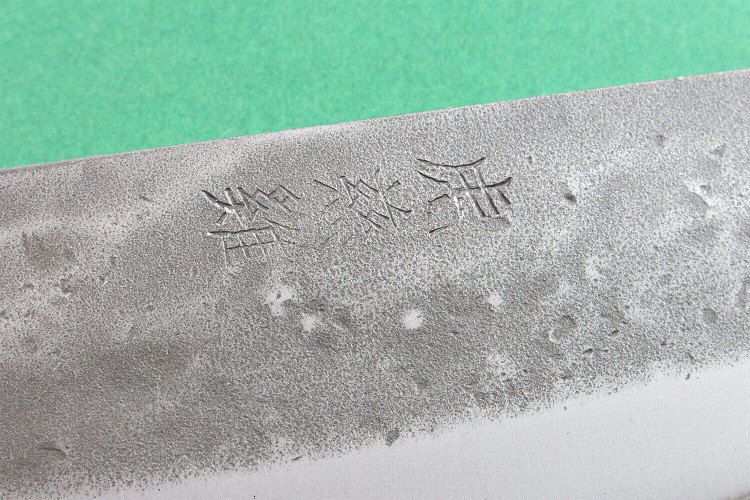 Couteau santoku japonais traditionnel Wusaki Nakata BS2 manche en noyer - Lame San Mai 16,5cm