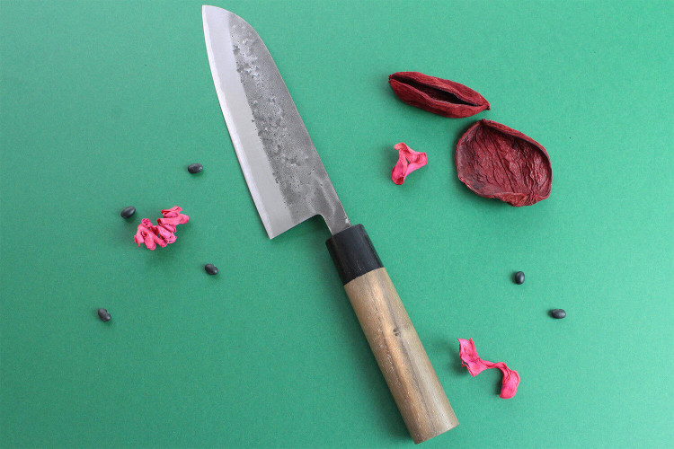 Couteau santoku japonais traditionnel Wusaki Nakata BS2 manche en noyer - Lame San Mai 16,5cm