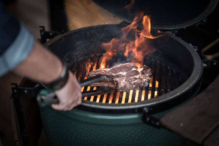 Barbecue charbon de bois Big Green Egg Small polyvalent en céramique - Haut de gamme