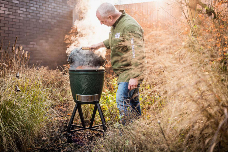 Barbecue charbon de bois Big Green Egg Medium polyvalent en céramique - Haut de gamme