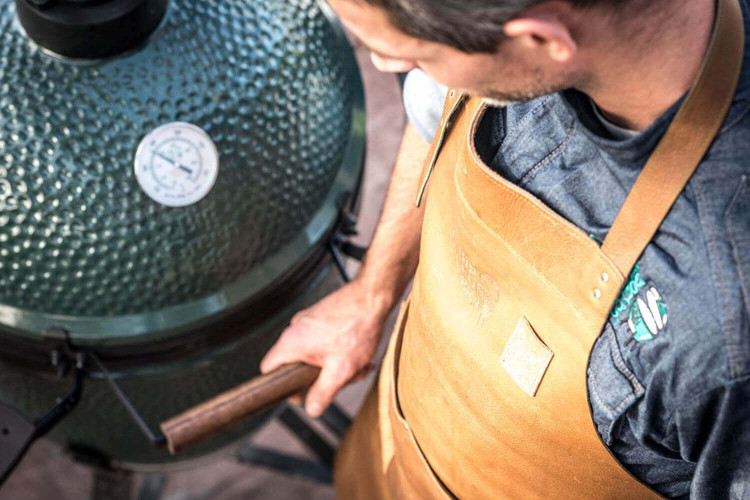 Barbecue charbon de bois Big Green Egg Medium polyvalent en céramique - Haut de gamme