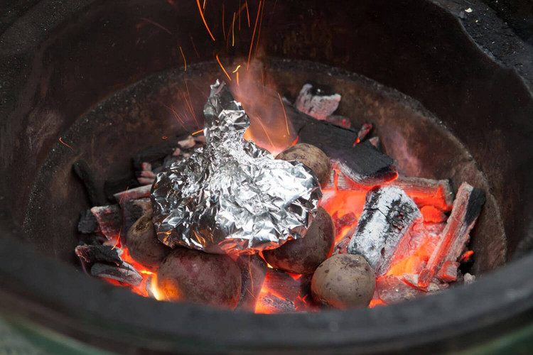 Barbecue charbon de bois Big Green Egg Medium polyvalent en céramique - Haut de gamme