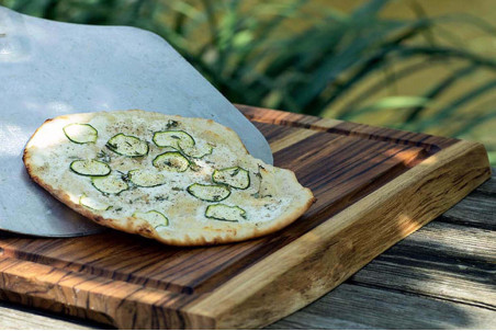 Coupe pizza Big Green Egg en inox et poignée antidérapante